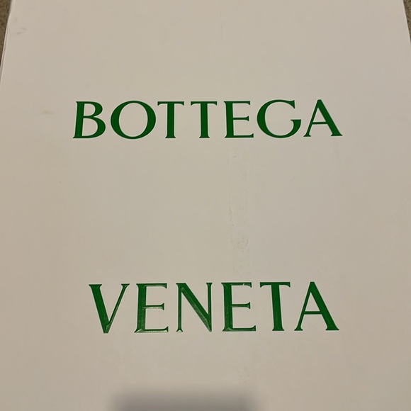 Green bathrobe. Brand new. - Picture 3 of 3